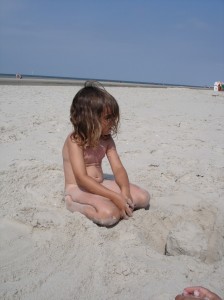 Karen_2008_Spass im Sand_small  